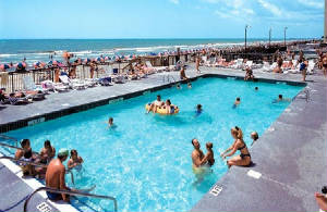 LandmarkoutdoorPool.jpg